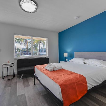 Amazing Balcony Studio At The Beach With Parking -M44 Hollywood Bagian luar foto