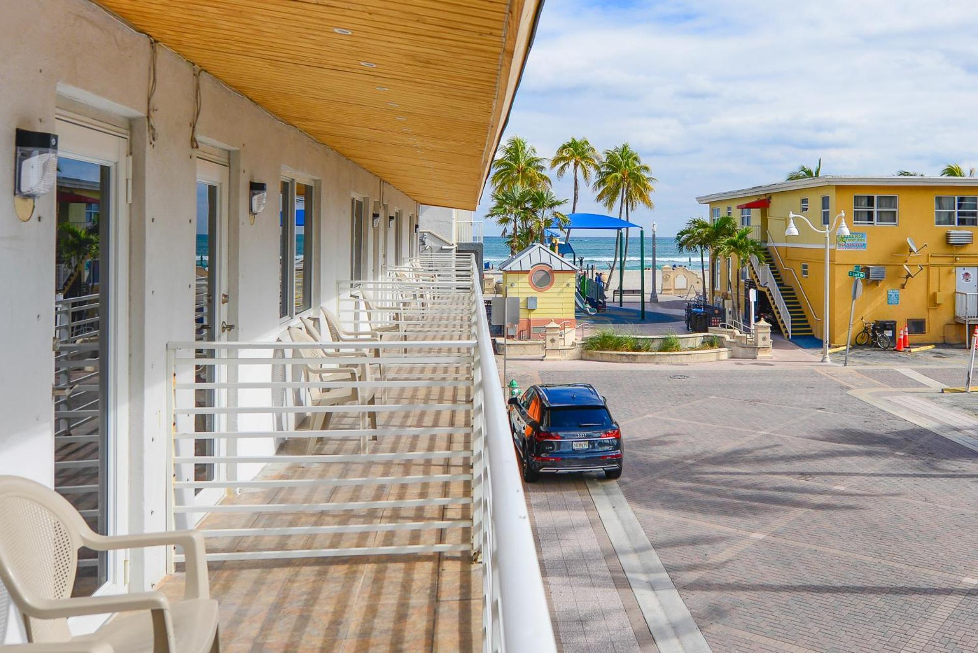 Amazing Balcony Studio At The Beach With Parking -M44 Hollywood Bagian luar foto